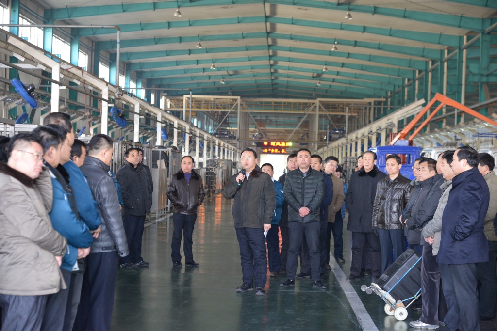 南宫NG28集团举行中层向导干部现场观摩活动