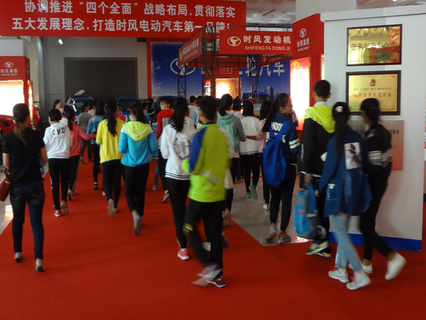 县实验小学部分小学生来南宫NG28科技展厅开展科普日活动